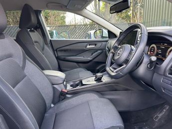 NISSAN QASHQAI 1.3 DIG-T MHEV N-Connecta SUV 5dr Petrol Hybrid XTRON Euro 6 (s/