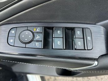 NISSAN QASHQAI 1.3 DIG-T MHEV N-Connecta SUV 5dr Petrol Hybrid XTRON Euro 6 (s/