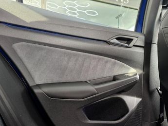 VOLKSWAGEN GOLF 2.0 TSI R Hatchback 5dr Petrol DSG 4Motion Euro 6 (s/s) (320 ps)