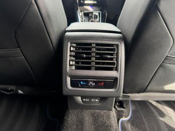 VOLKSWAGEN GOLF 2.0 TSI R Hatchback 5dr Petrol DSG 4Motion Euro 6 (s/s) (320 ps)