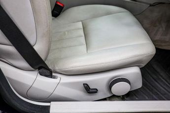 MERCEDES-BENZ C-CLASS 2.1 C220 CDI Elegance Saloon 4dr Diesel Auto Euro 4 (170 ps)