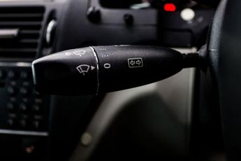 MERCEDES-BENZ C-CLASS 2.1 C220 CDI Elegance Saloon 4dr Diesel Auto Euro 4 (170 ps)