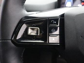 MG MG 4 64kWh Trophy Long Range Hatchback 5dr Electric Auto (203 ps)