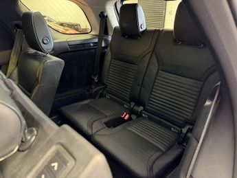 LAND ROVER DISCOVERY 3.0 SD V6 HSE SUV 5dr Diesel Auto 4WD Euro 6 (s/s) (306 ps)