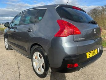 PEUGEOT 3008 1.6 e-HDi Exclusive SUV 5dr Diesel EGC Euro 5 (s/s) (112 ps)