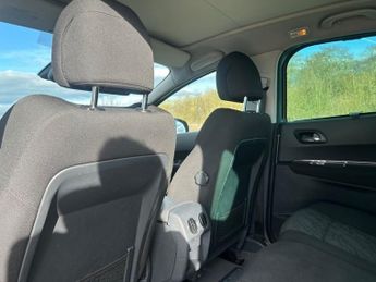 PEUGEOT 3008 1.6 e-HDi Exclusive SUV 5dr Diesel EGC Euro 5 (s/s) (112 ps)