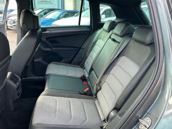 VOLKSWAGEN TIGUAN 2.0 TDI R-Line SUV 5dr Diesel DSG 4Motion Euro 6 (s/s) (150 ps)