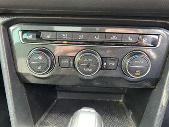 VOLKSWAGEN TIGUAN 2.0 TDI R-Line SUV 5dr Diesel DSG 4Motion Euro 6 (s/s) (150 ps)