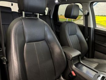 LAND ROVER DISCOVERY SPORT 2.0 TD4 HSE SUV 5 Door Diesel Automatic Black 4WD Euro 6 