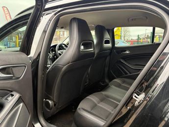 MERCEDES-BENZ GLA 1.6 GLA180 Urban Edition SUV 5dr Petrol 7G-DCT Euro 6 (s/s) (122