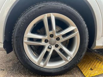 AUDI Q3 2.0 TDI S line SUV 5dr Diesel S Tronic quattro Euro 5 (s/s) (177