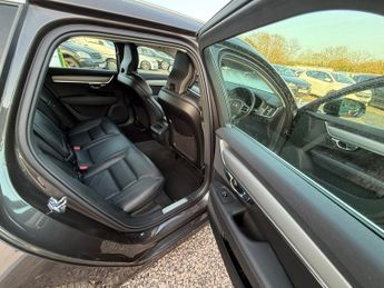 VOLVO V90 2.0 B4 MHEV Momentum Estate 5dr Diesel Hybrid Auto Euro 6 (s/s) 