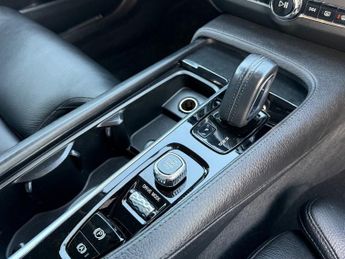 VOLVO V90 2.0 B4 MHEV Momentum Estate 5dr Diesel Hybrid Auto Euro 6 (s/s) 