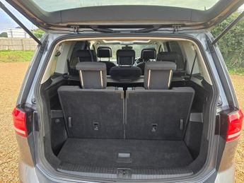 VOLKSWAGEN TOURAN 1.6 TDI SE Family MPV 5dr Diesel DSG Euro 6 (s/s) (115 ps)