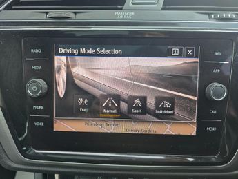 VOLKSWAGEN TOURAN 1.6 TDI SE Family MPV 5dr Diesel DSG Euro 6 (s/s) (115 ps)