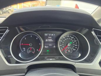 VOLKSWAGEN TOURAN 1.6 TDI SE Family MPV 5dr Diesel DSG Euro 6 (s/s) (115 ps)