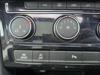 VOLKSWAGEN TOURAN 1.6 TDI SE Family MPV 5dr Diesel DSG Euro 6 (s/s) (115 ps)