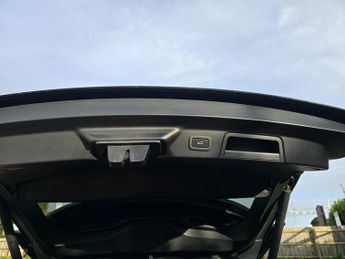 LAND ROVER RANGE ROVER VELAR 2.0 D180 R-Dynamic SE SUV 5dr Diesel Auto 4WD Euro 6 (s/s) (180 