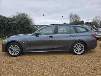 BMW 3 SERIES 2.0 330e 12kWh SE Pro Touring 5dr Petrol Plug-in Hybrid Auto Eur
