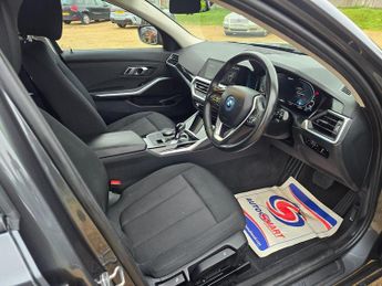 BMW 3 SERIES 2.0 330e 12kWh SE Pro Touring 5dr Petrol Plug-in Hybrid Auto Eur