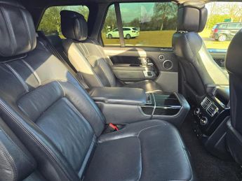 LAND ROVER RANGE ROVER 4.4 SD V8 Autobiography SUV 5dr Diesel Auto 4WD Euro 6 (s/s) (33