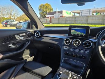 MERCEDES-BENZ GLC 2.1 GLC220d AMG Line (Premium) SUV 5dr Diesel G-Tronic 4MATIC Eu