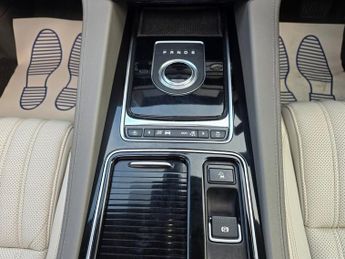 JAGUAR F-PACE 2.0 D240 Portfolio SUV 5dr Diesel Auto AWD Euro 6 (s/s) (240 ps)