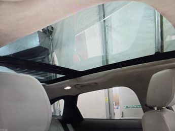 JAGUAR F-PACE 2.0 D240 Portfolio SUV 5dr Diesel Auto AWD Euro 6 (s/s) (240 ps)