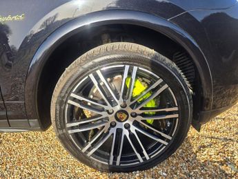 PORSCHE CAYENNE 3.0 V6 E-Hybrid S Platinum Edition SUV 5dr Petrol Plug-in Hybrid