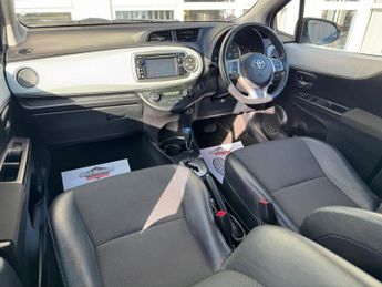 TOYOTA YARIS 1.5 VVT-h Trend Hatchback 5dr Petrol Hybrid CVT Euro 5 (101 ps)
