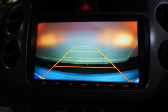 VOLKSWAGEN TIGUAN 2.0 TDI Sport SUV 5dr Diesel Auto 4WD Euro 5 (140 ps)