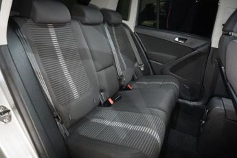 VOLKSWAGEN TIGUAN 2.0 TDI Sport SUV 5dr Diesel Auto 4WD Euro 5 (140 ps)