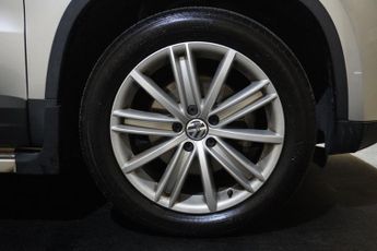 VOLKSWAGEN TIGUAN 2.0 TDI Sport SUV 5dr Diesel Auto 4WD Euro 5 (140 ps)