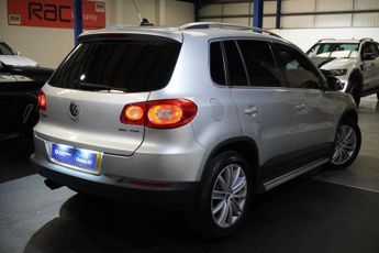 VOLKSWAGEN TIGUAN 2.0 TDI Sport SUV 5dr Diesel Auto 4WD Euro 5 (140 ps)