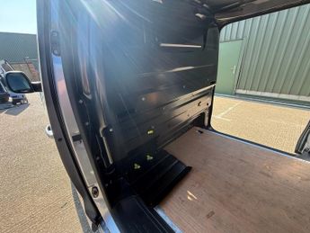 VAUXHALL VIVARO 2.0 Turbo D 3100 Elite Panel Van 6dr Diesel Auto L1 H1 Euro 6 (s
