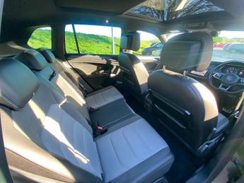 VOLKSWAGEN TIGUAN 2.0 TDI BlueMotion Tech R-Line SUV 5dr Diesel DSG 4Motion Euro 6
