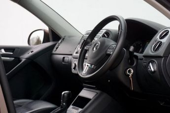 VOLKSWAGEN TIGUAN 2.0 TDI BlueMotion Tech Match SUV Diesel DSG 4WD (s/s) 5dr - Jus