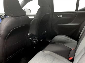 VOLVO XC40 2.0 B3 MHEV Plus Dark SUV 5dr Petrol Hybrid DCT Auto Euro 6 (s/s