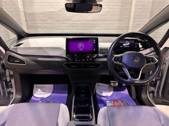 VOLKSWAGEN ID.3 Pro Performance 58kWh Family Hatchback 5dr Electric Auto (204 ps