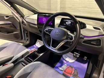 VOLKSWAGEN ID.3 Pro Performance 58kWh Family Hatchback 5dr Electric Auto (204 ps
