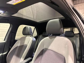 VOLKSWAGEN ID.3 Pro Performance 58kWh Family Hatchback 5dr Electric Auto (204 ps