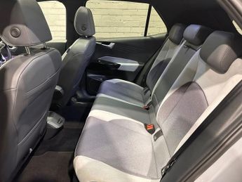 VOLKSWAGEN ID.3 Pro Performance 58kWh Family Hatchback 5dr Electric Auto (204 ps