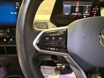 VOLKSWAGEN ID.3 Pro Performance 58kWh Family Hatchback 5dr Electric Auto (204 ps