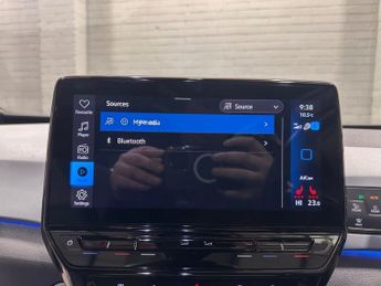 VOLKSWAGEN ID.3 Pro Performance 58kWh Family Hatchback 5dr Electric Auto (204 ps