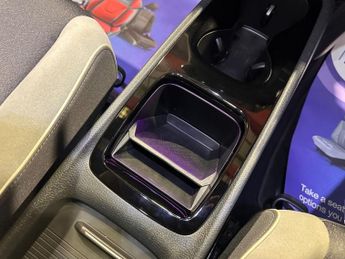 VOLKSWAGEN ID.3 Pro Performance 58kWh Family Hatchback 5dr Electric Auto (204 ps