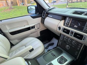 LAND ROVER RANGE ROVER 4.4 TD V8 Vogue SUV 5dr Diesel Auto 4WD Euro 5 (313 bhp)