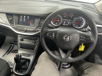 VAUXHALL ASTRA 1.4i Design Hatchback 5dr Petrol Manual Euro 6 (100 ps) - AA INS