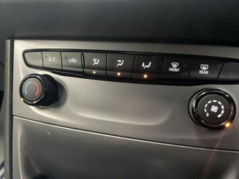 VAUXHALL ASTRA 1.4i Design Hatchback 5dr Petrol Manual Euro 6 (100 ps) - AA INS