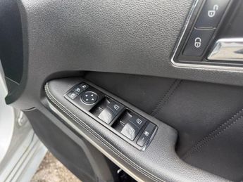 MERCEDES-BENZ E-CLASS 3.0 E350 CDI V6 BlueEfficiency Sport Saloon 4dr Diesel G-Tronic 