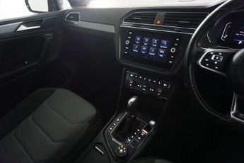 VOLKSWAGEN TIGUAN 2.0 TDI R-Line Tech SUV 5dr Diesel DSG 4Motion Euro 6 (s/s) (190